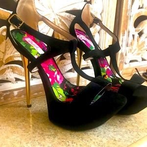 Black and gold faux suede platform heel